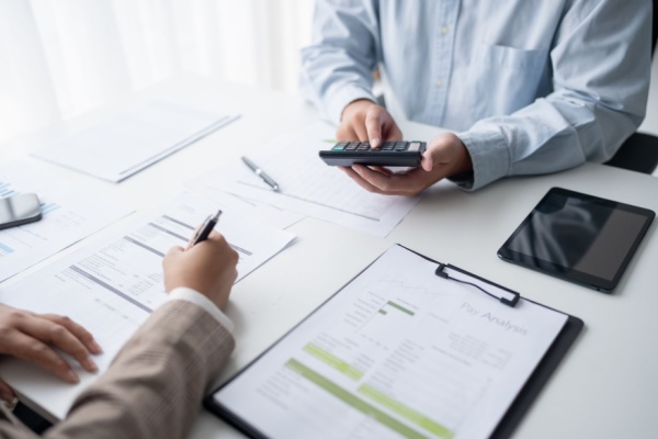 Shutterstock_remSL Fiscalité des professionnels libéraux : une réforme qui suscite des interrogations