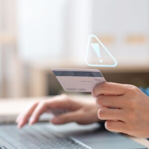 Shutterstock_fraudesbancairesloi-1 Fraudes bancaires : recenser les anomalies pour mieux détecter les fraudes