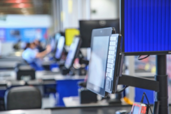 Shutterstock_logicielscaisseautocertifiC3A9s-2 Logiciels de caisse auto-certifiés : le retour