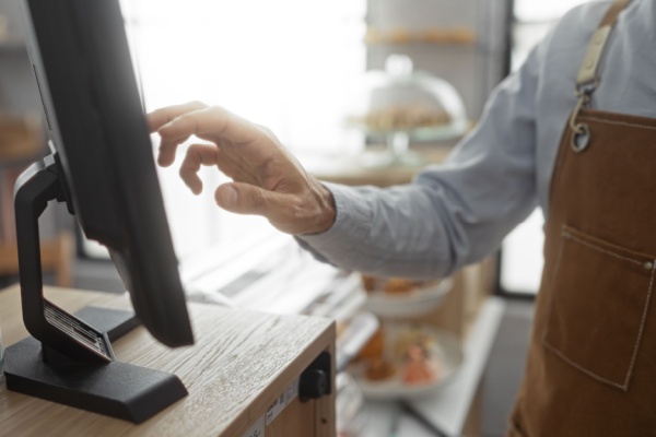Shutterstock_logicielscaisse-2 Logiciels de caisse auto-certifiés : ça se précise !