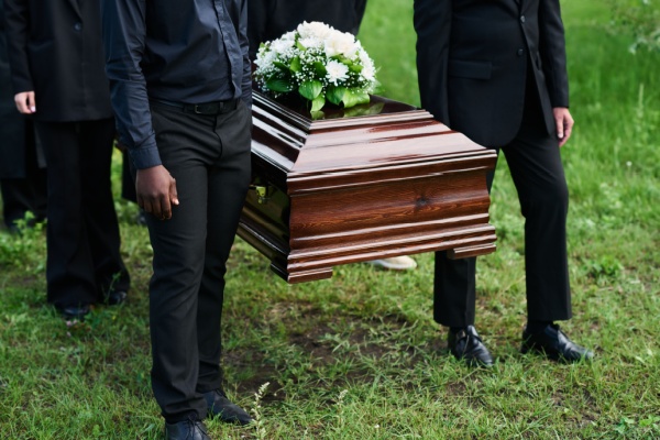 Shutterstock_limitedeductionobseques Successions : vers une revalorisation du forfait frais d’obsèques déductible ?
