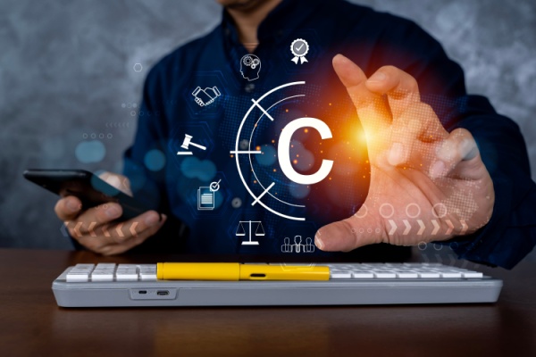 Shutterstock_droitsauteurtva-1 TVA et droit d'auteur : œuvre ou simple cliché ?