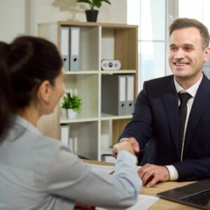 Cautionnement : le terme de l’engagement libère-t-il la caution ?