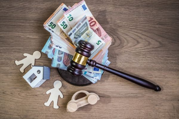 shutterstock_droitsuccession Succession : les donations du parent renonçant comptent-elles ?