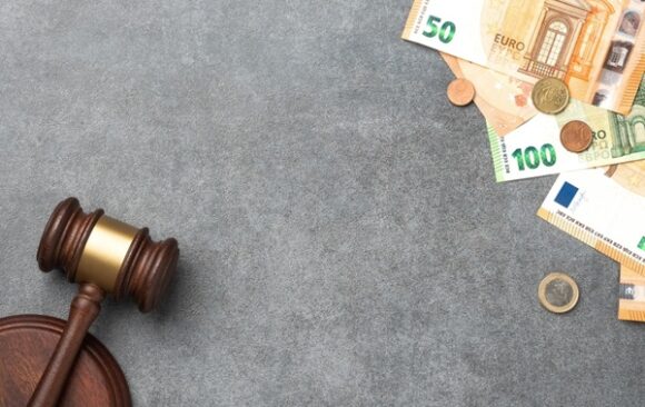 Wooden,Judge,Gavel,On,Euro,Banknotes,And,Coins,On,A Intégration fiscale : une option rétroactive possible ?