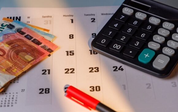 Accounting,Deadline,Concept,With,Euro,Money,And,A,Marked,Calendar. TVA et CIBS : rendez-vous en 2027 !