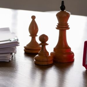 Hierarchy,And,Succession,Planning.,Chess,Pieces,On,The,Office,Table. Succession : renoncer pour éviter la taxe foncière ?