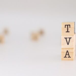 Tva,Acronym.,Concept,Of,Value,Added,Tax,Written,On,Wooden Biens d’occasion et TVA sur la marge : et s’ils n’ont jamais été utilisés ?