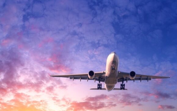 Commercial,Passenger,Airplane,Taking,Off.,Aircraft,Flying,Up,Into,Dramatic Exonération de TVA : la liste des compagnies aériennes dispensées d’attestation est publiée