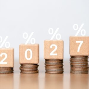 The,Wooden,Block,With,The,Number,2027,On,Top,Of Lois de finances 2027 : tour d’horizon des principales mesures fiscales et sociales intéressant les particuliers